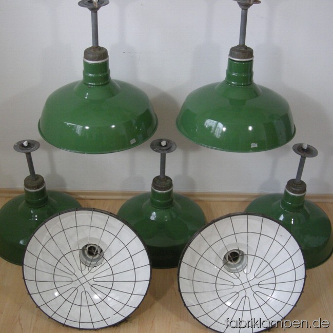 Rare industrial lamps from Wheeler Boston (Quad). Material: green enameled sheet and casted iron, with safety grid (all of the lamps have safety grids with screws). The lamps are cleaned and newly electrified, with E40 sockets – adapters for E27 are inclusive, so the lamps can be used with E27 bulbs. Total height: ca. 46 cm (18,1 inches, plus 2 cm for the chocolate block). Height of the shade ca. 26 cm (10,2 inches), diameter of the shade ca. 46 cm (18,1 inches).
13 pieces available.
