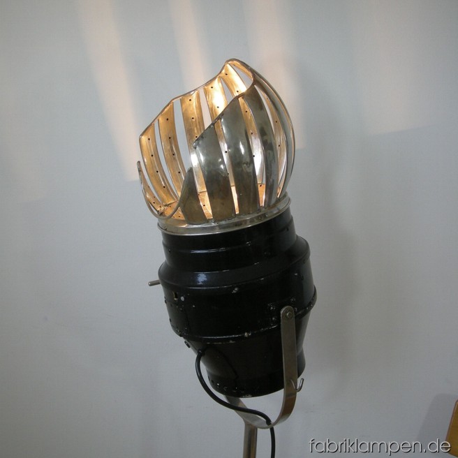 Antique hair drier as lamp. With strong traces of age and use and very nice light effect – a really eyecatcher. Height ca. 116 – 163 cm (46 – 64 inches), lenght drier ca. 58 cm (23 inches), diameter drier ca. 27 cm (11 inches).
