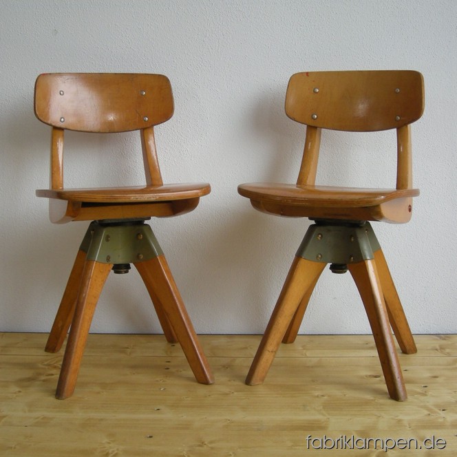 2 Stück alte Casala Drehstühle (Kinderstühle) in sehr schönem Originalzustand. 