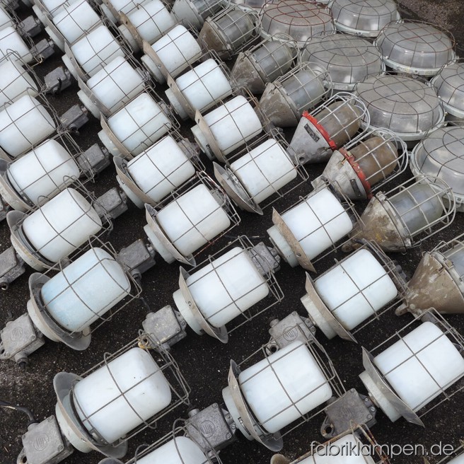 As usual, another industrial lamps arrived. Here some bunker lamps, they are coming soon in our shop!
