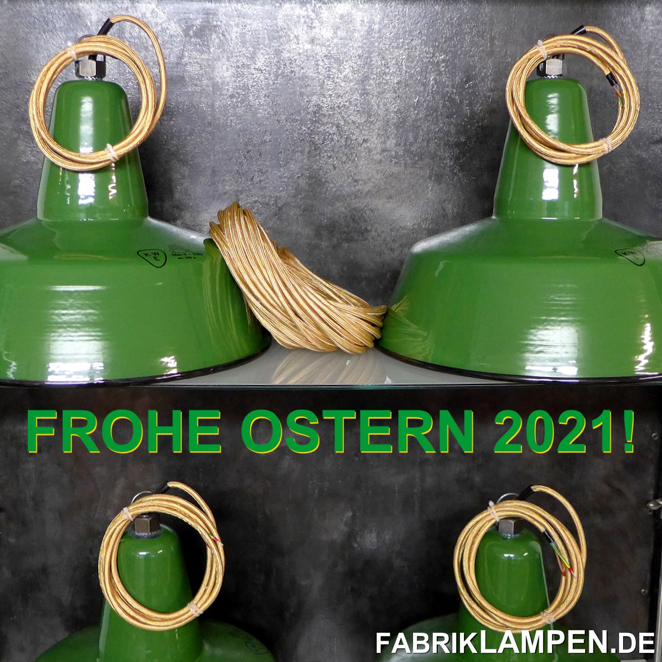  Wir wünschen unseren Besuchern und Kunden schöne Ostertage! 

Heute haben wir zwei Posten verpackt, diese gehen nach den Feiertagen, am Dienstag in den Versand. 

Es handelt sich um 20 hellgraue Emaillelampen für eine Manufaktur in Bayern und 10 große schwarze Fabriklampen für ein Architekturbüro in Darmstadt. Die hellgrauen Industrielampen haben wir mit schwarzem Textilkabel montiert. 

Die 10 großen Fabriklampen sind auf Kundenwunsch mit orangefarbenem Textilkabel und Schuko-Stecker ausgestattet worden. 

Enorm seltene Emaillelampen aus dem Hause BESEG. Sechs gleiche Exemplare davon zu finden ist nicht alltäglich. Wir haben die Lampen mit neuer Befestigung ausgestattet. Sie dienen als Deckenbeleuchtung bei einem Stammkunden in der Schweiz. 